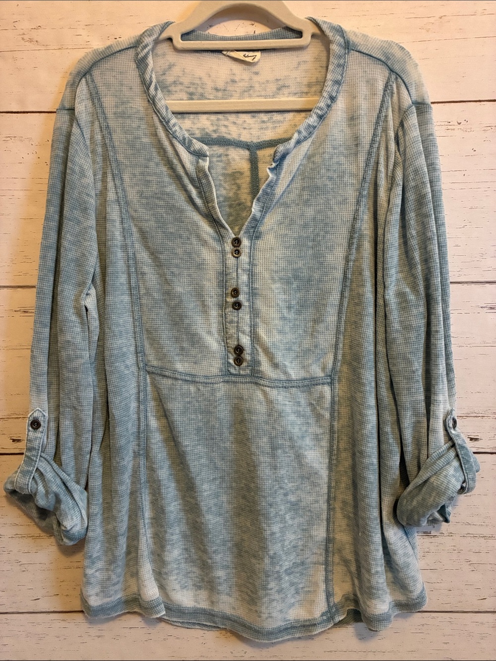 Jane and Delancey Distressed Pale Blue Henley-Style Tunic Top, size XL - Picture 9 of 13